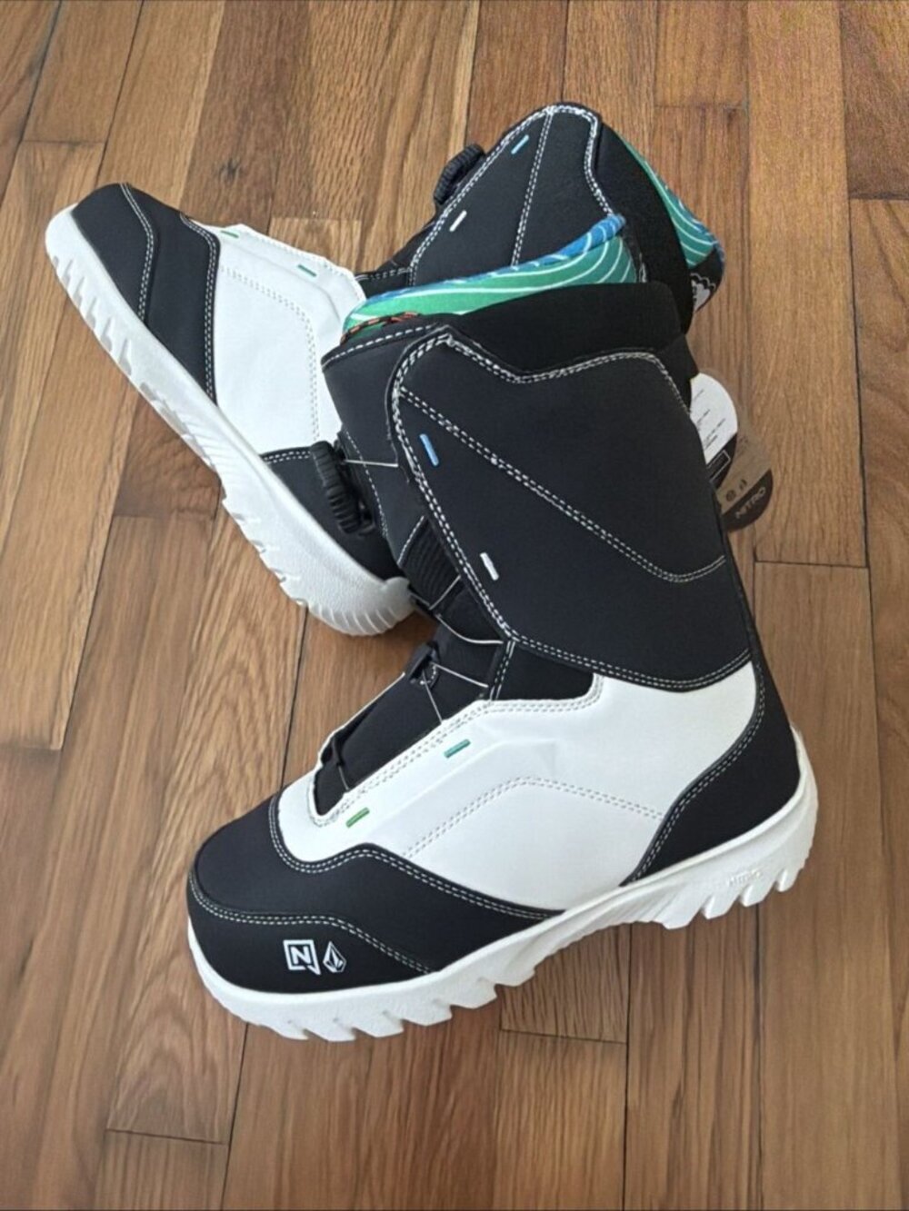 Nitro Droid Boa Snowboard Boots Youths X Volcom Size 23.5